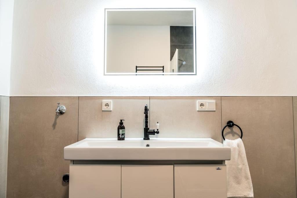 Kroenchen34 - Gym & Privatparkplatz Siegen Bagian luar foto